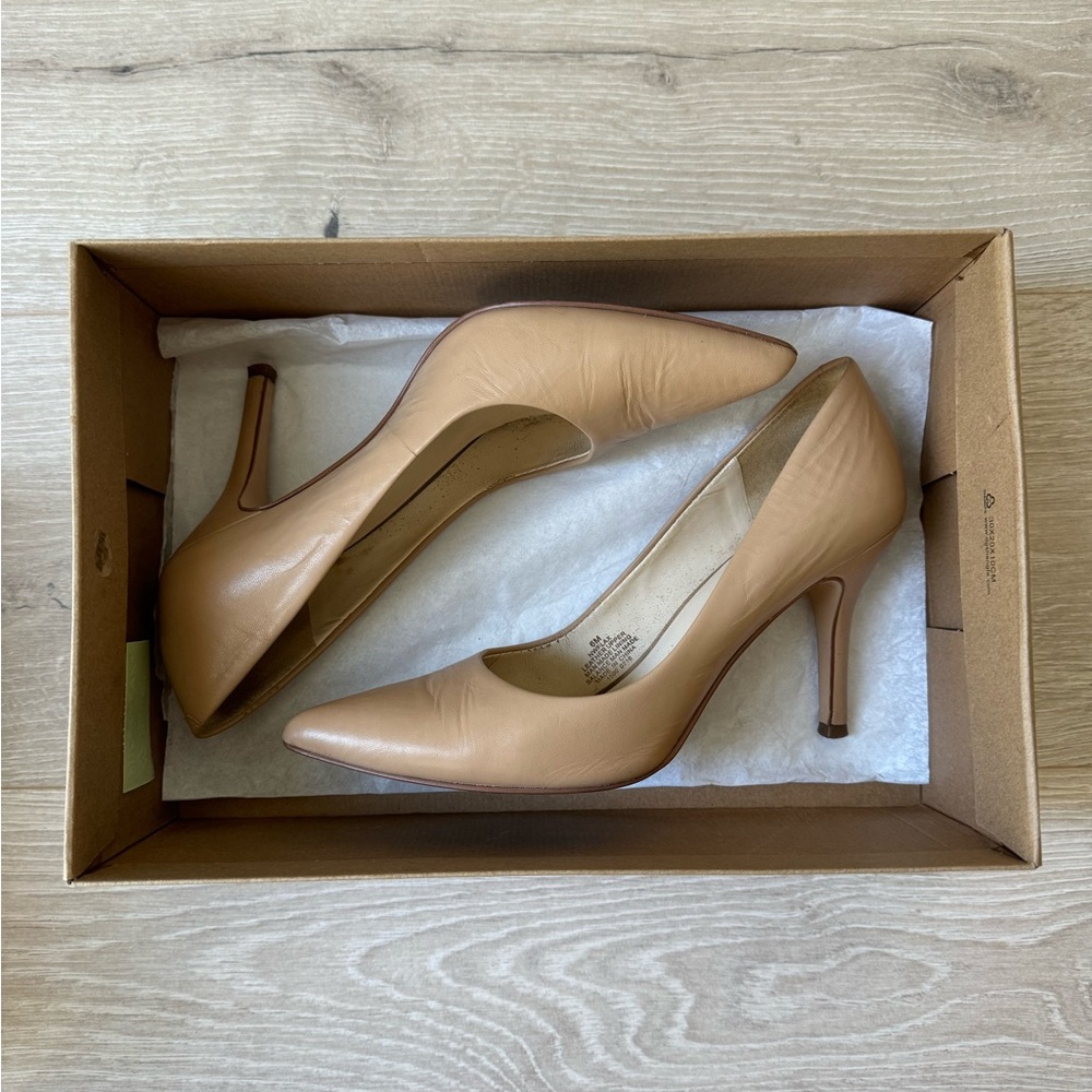 Classic beige Jessica Simpson closed toe heels